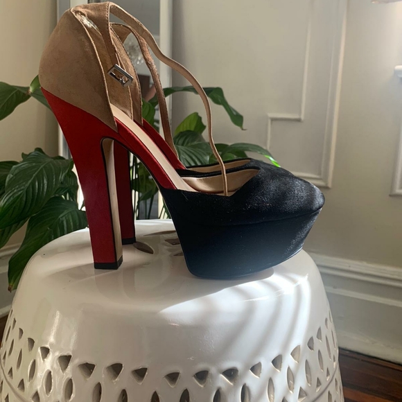 Heeled Sandals - Picture 3 of 3